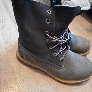 Gray Lace-Up Boots with Fur Lining